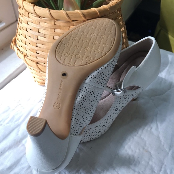 Giani Bernini White Heels 🤍 - Picture 5 of 5